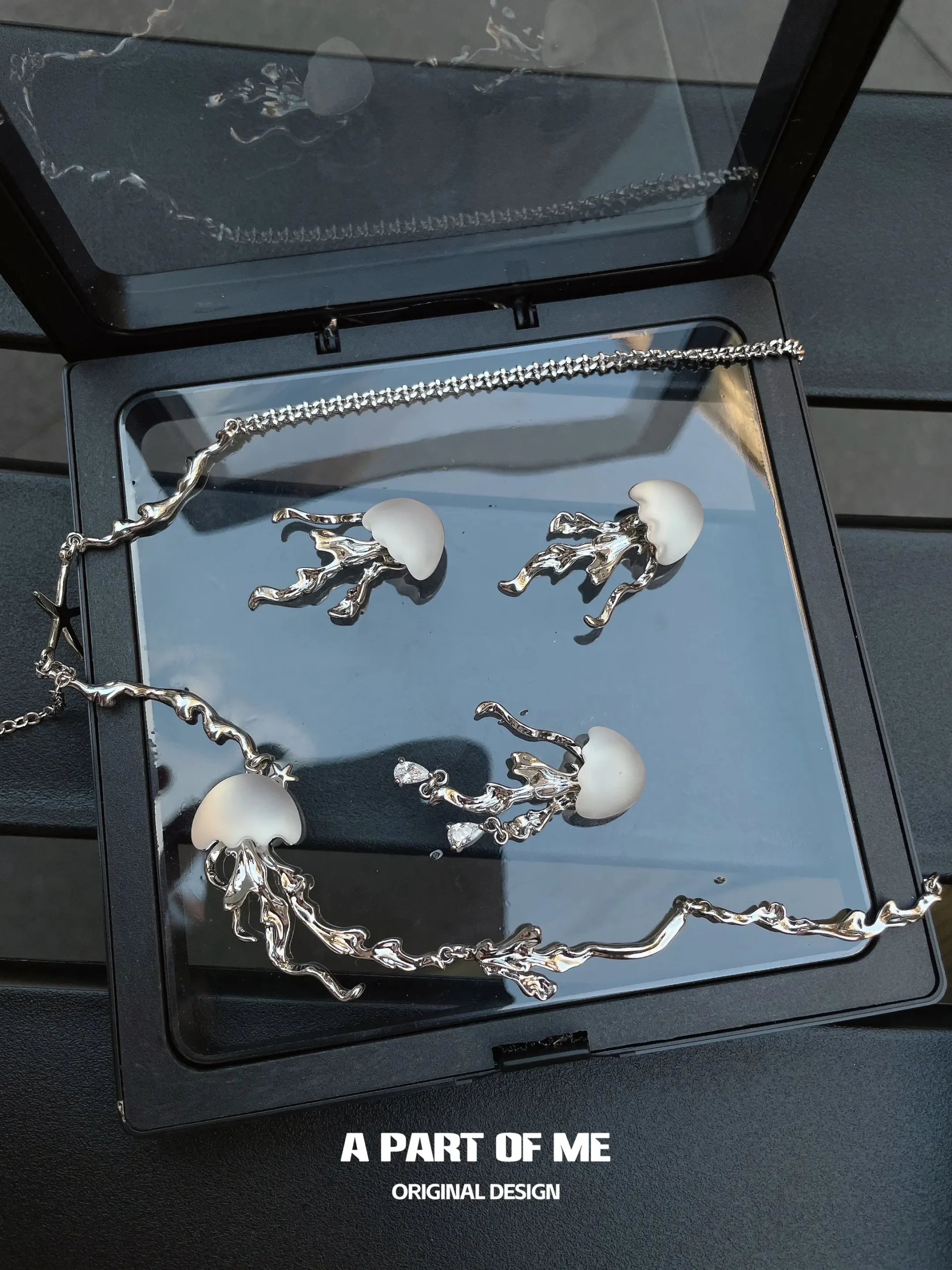 Floating_Jellyfish_18K_Platinum_Plated_Necklace_7